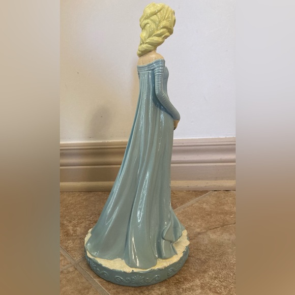 Frozen Elsa Garden/Christmas Figurine Statue - Picture 2 of 4